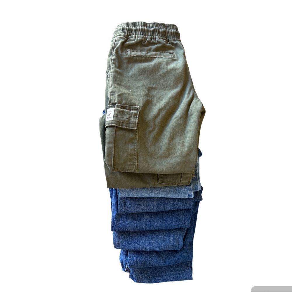 Kids Levi's Blue Denim Jeans & Levi’s Green Twill Cargo Pants.